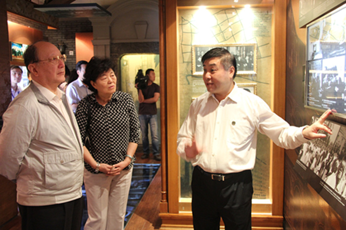 Mr. Xu Kuangdi's visit to the museum