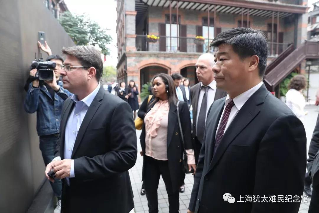 以色列科技部长奥佛·阿库尼斯先生访问上海犹太难民纪念馆