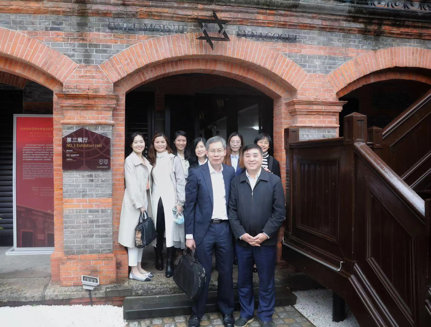 Singapore's Ambassador to China Visited the Museum
